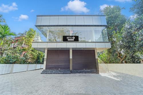 Super Hotel O Ambalamedu Puthenkurish Road
