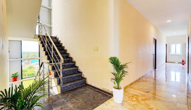 Super Hotel O Radha Residency