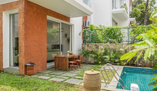Super Luxury villa with private garden and private pool- 10 minutes from beaches