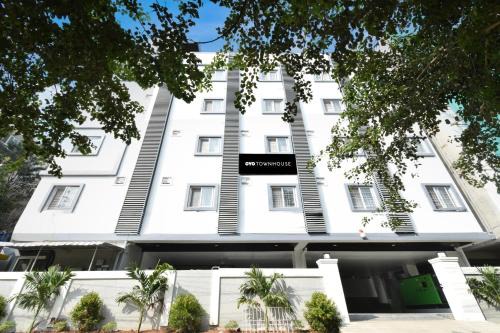 Super Townhouse IKON SUITES