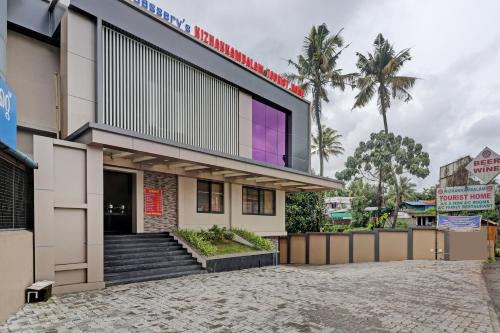Super Townhouse Kizhakkambalam Tourist Home