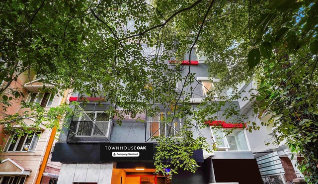 Super Townhouse Oak Indiranagar