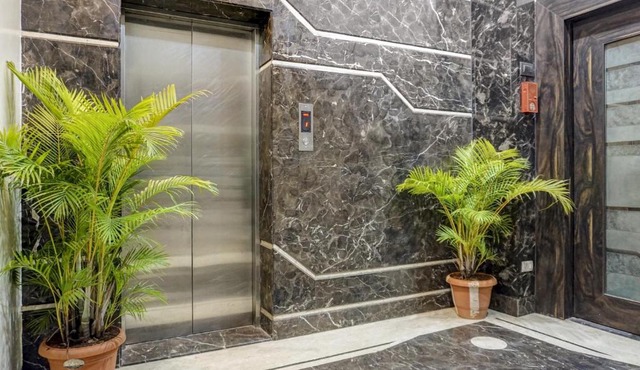 Super Townhouse OAK Regal Inn Near Sant Tukaram Nagar Metro Station