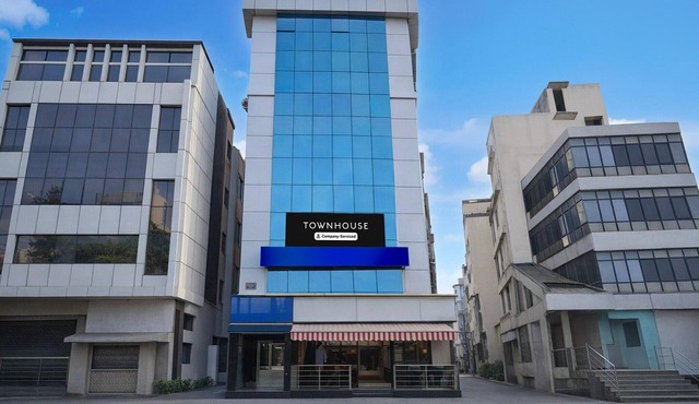 Super Townhouse Richmond MG Road Metro