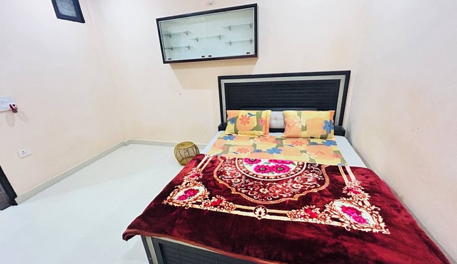 Superb 9-bedroom house with AC in charming Vrindavan