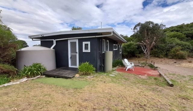 Surf Charm - beautiful holiday home is just a few minutes' walk to the beach in Venus Bay