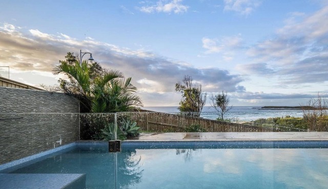 Surfside - Beachfront Deluxe, Pool, Spa & BBQ