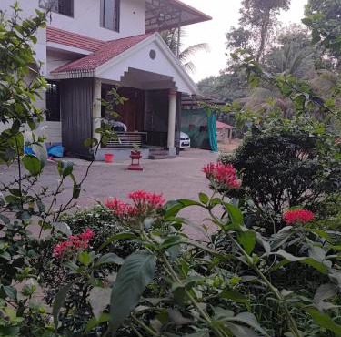 Suvarna TOURIST HOME