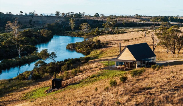 Swan River Sanctuary in Glamorgan-Spring Bay
