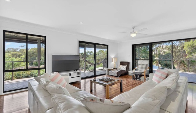 Swell Beach House - Family Entertainer and 3 min Walk to the Beach and Jetty in Second Valley