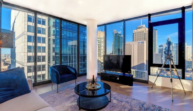Sydney Luxe Observatory Home | City, Pool & Gym