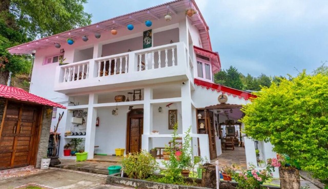The Clay House, Mukteshwar by Ebony Stays |Cosy 4BHK Villa with Himalayan Views