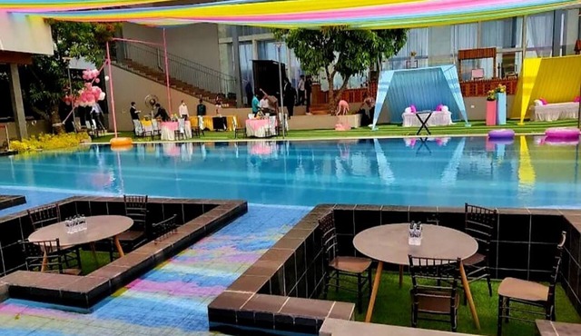 THE DEMOCRACY HOTEL & RESORT