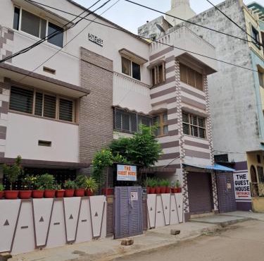 THE GUEST HOUSE - 3 BHK AC for 5-10 Guests for Families & Friends