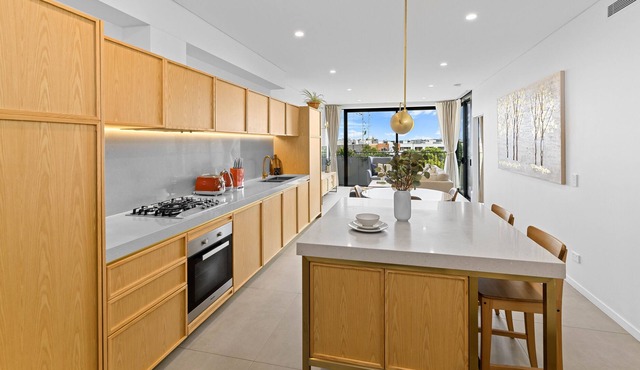 The Iconic - Near CBD & Airport, Parking & Study