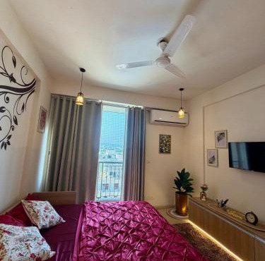 The LaRa studio Cosy balcony with airport view