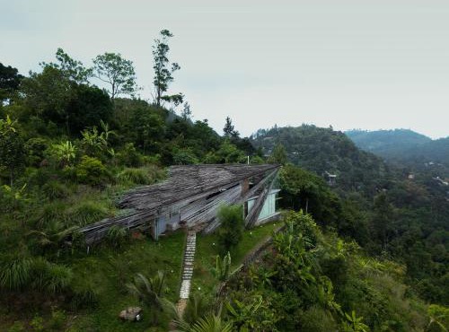 The Ledge by Bloobuck - Romantic Jacuzzi Villa near Vagamon