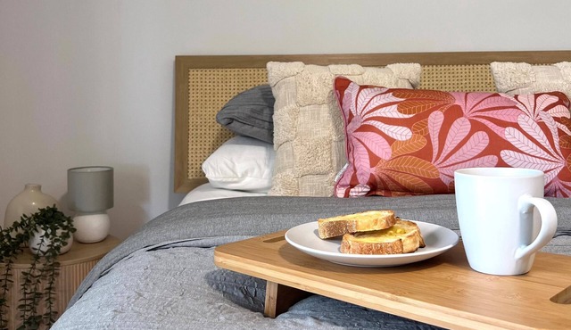 The Little Beach Retreat- 1 street from the Sea in Port Willunga
