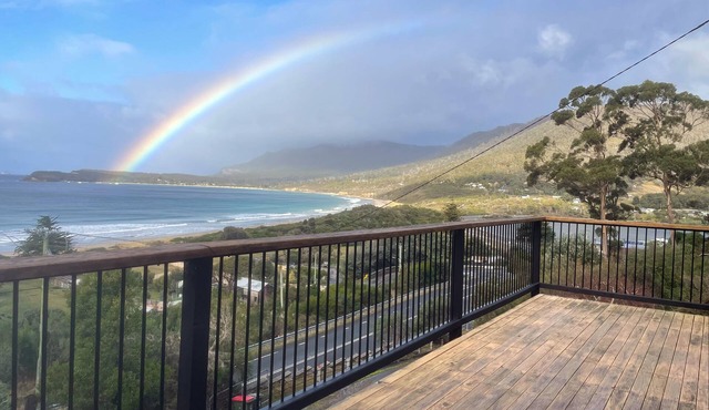 The Lookout at Pirate's Bay. 3BR, 2BA, ocean views, pool table, arcade machine in Eaglehawk Neck