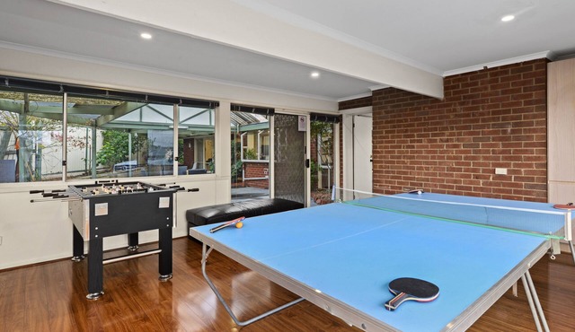The Perfect Transit, Large, w/Game Room + Alfresco, 5min/Airport - 15min City in Tullamarine