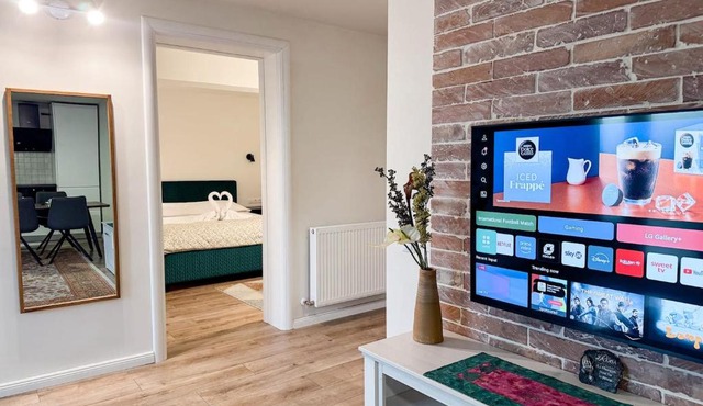 The Quiet Courtyard-Parking, 2 Bdr Apart, Garden