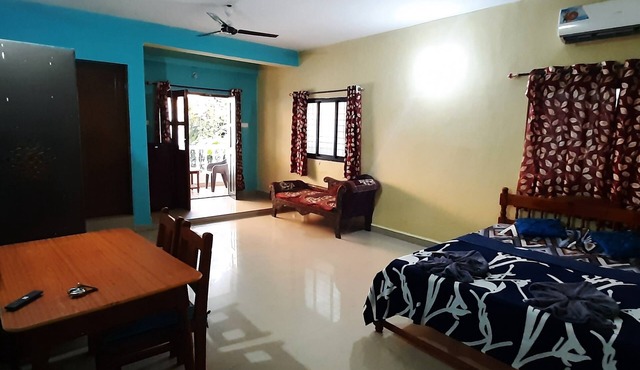 The Relic (Serviced Apartment with private balcony and kitchen.)