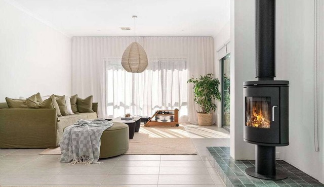 The Retreat - Pool Table, Cosy Fire, Wineries in Red Hill South