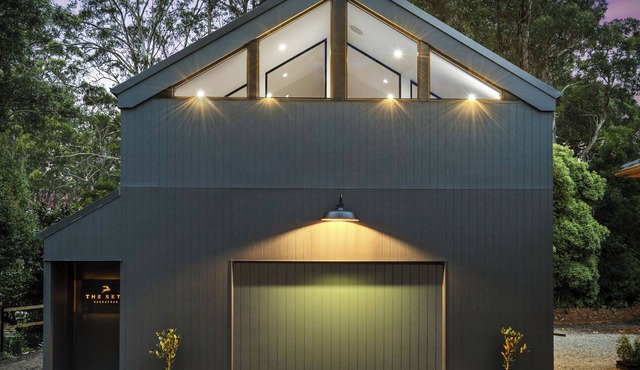 The Sett. A luxurious, tranquil getaway in the Dandenong Ranges. in Sassafras