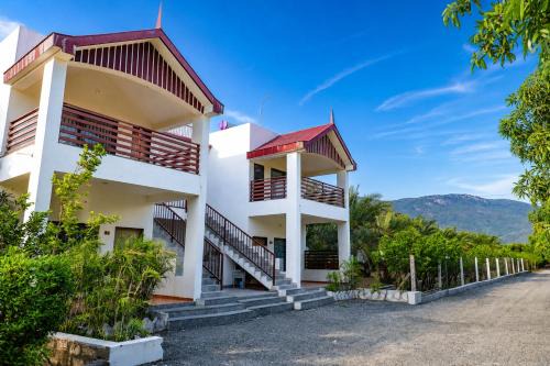 The Sham Farm & Resort