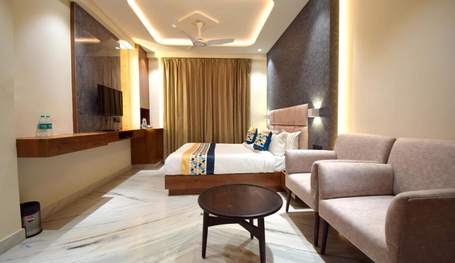The Sky Imperial Hotel Sugam - 10 Meters from Shrinathji Temple