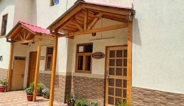 The Summer House Bhowali Nainital - Pure-Veg 3BHK Cottage With Hill View. in BHOWALI