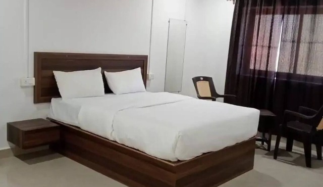 The Sunshine AC Double Bed 3