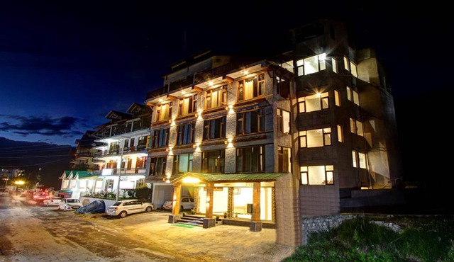 The Woodbine is situated amongst lofty evergreens and sublime Peaks. in Manali