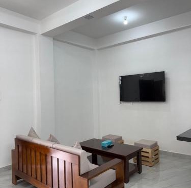 Tinhenric's Modern 2BHK Near Bhutan Gate