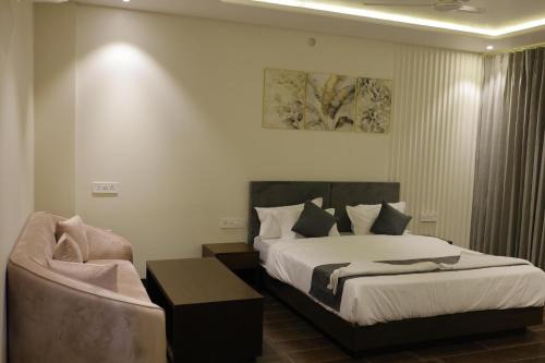 TIRUPATI WHITE - Hotel & Restaurant