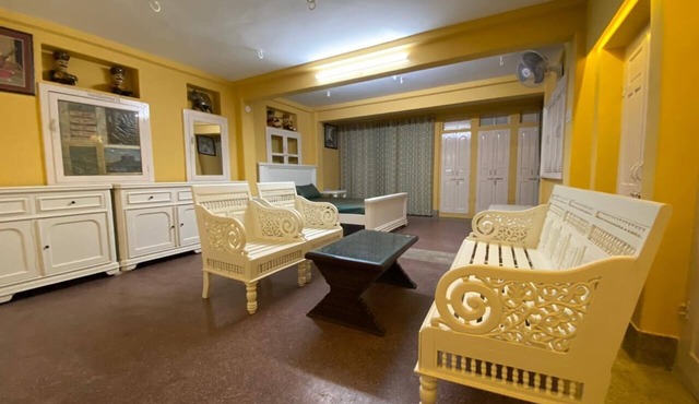 Traditional courtyard Haveli near historic places and in heart of the pink city