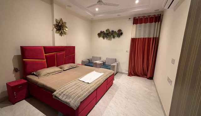 Trahes Lux Elite 4BHK Near BLK Max & Ganga Ram