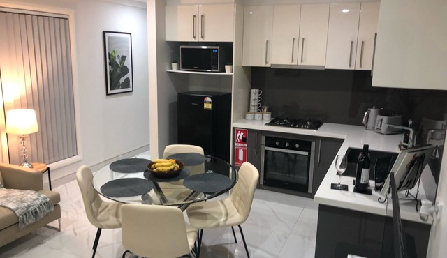 Tranquil 2 bedroom flat with private courtyard