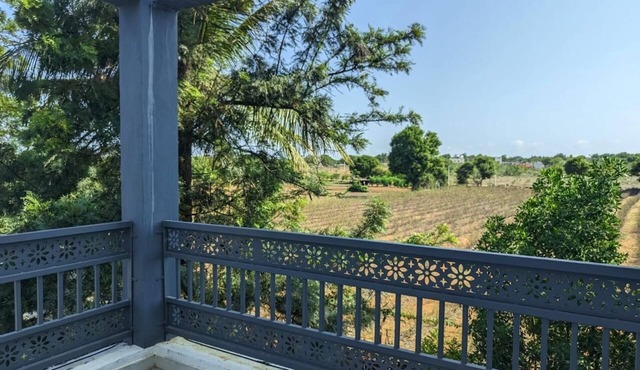 Tranquil 3-bedroom farmhouse with AC in charming Hyderabad