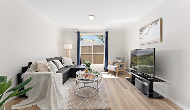 Tranquil 3BR Getaway - Near Sydney & Shopping