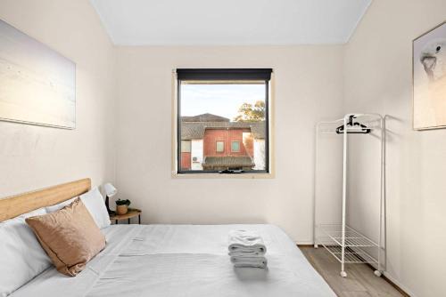 Tranquil Double Room - Walk to Train & Cabramatta Eats - Shared Bathroom