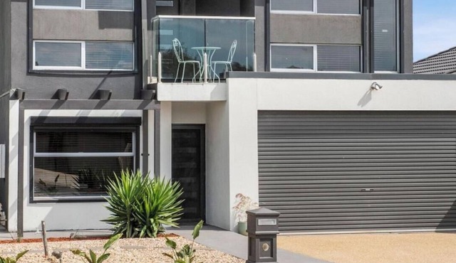 Tranquil Turnberry - Modern home, only 350 metres to St Leonards town centre. in St Leonards