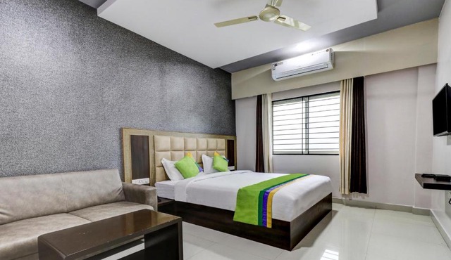Treebo Sahara Suites 750 M From St Johns Medical College And Hospital