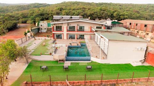 Treebo Winter Town Venna Lake with Swimming Pool