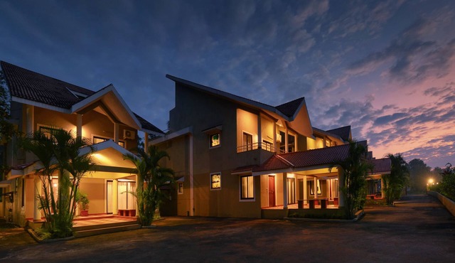 TreeHouse Blue Hotel & Villas