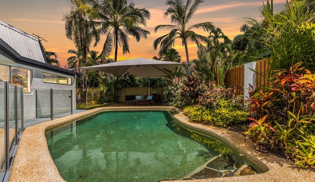 Tropical Beachside Home - Pool, Wifi in Holloways Beach