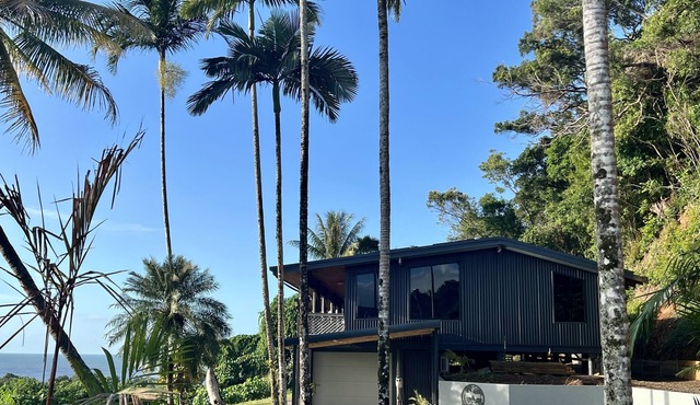 Tropical Oasis with never ending ocean views in Wonga