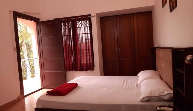 TRV Stays- OPP Mascot Hotel -9 Beds 6 Bath