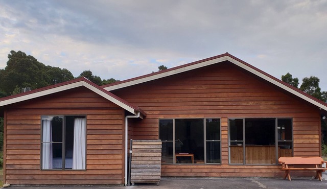 Tullah HideAway - Lakeside & Mountain Views in Tullah