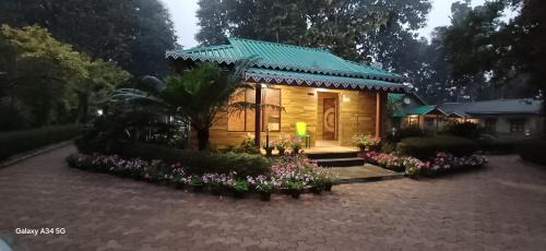 Tuskers Den Forest Resort